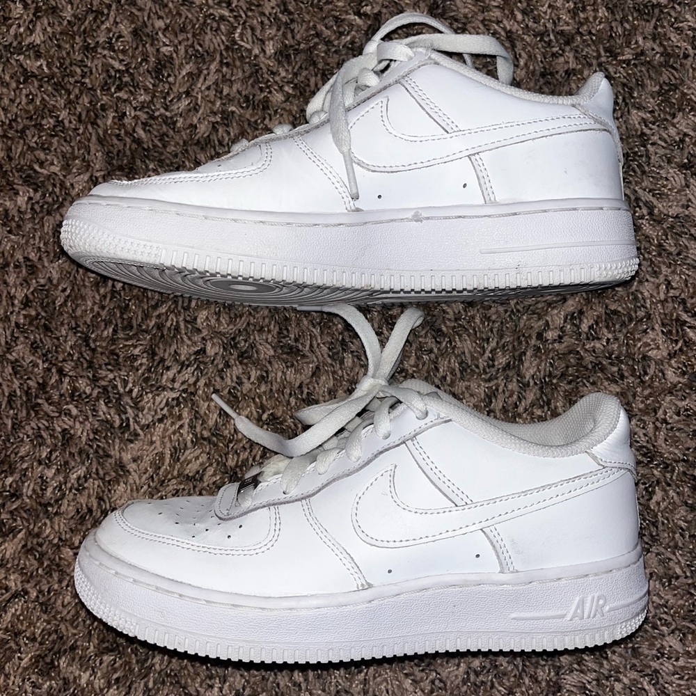 Nike big Kids White air forces 7.5